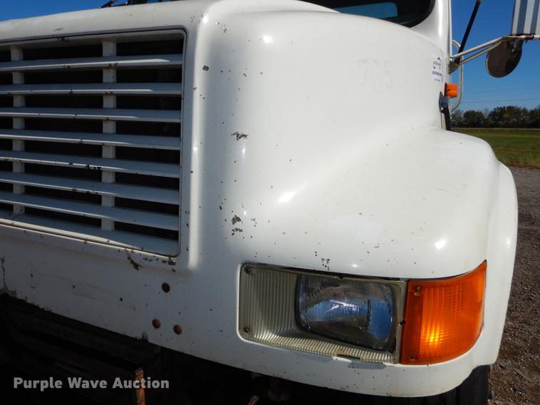 image for item J5661 1990 International 4900 truck chassis