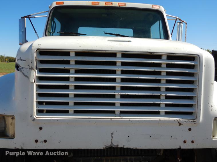 image for item J5661 1990 International 4900 truck chassis