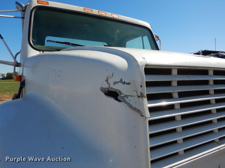 image for item J5661 1990 International 4900 truck chassis