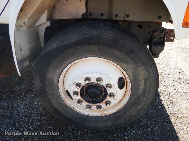 image for item J5661 1990 International 4900 truck chassis