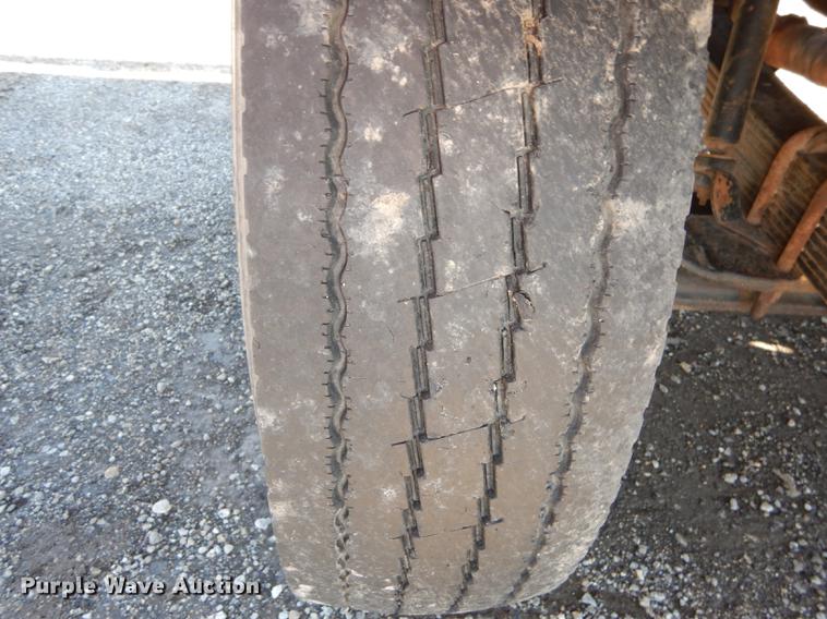 image for item J5661 1990 International 4900 truck chassis