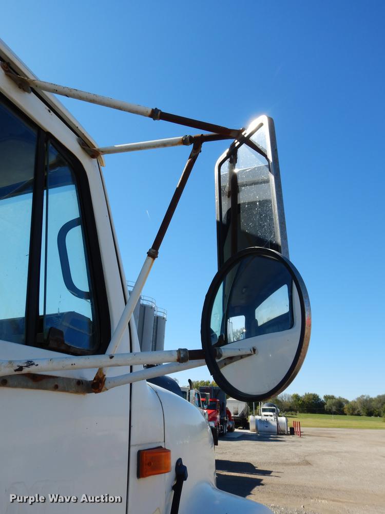 image for item J5661 1990 International 4900 truck chassis