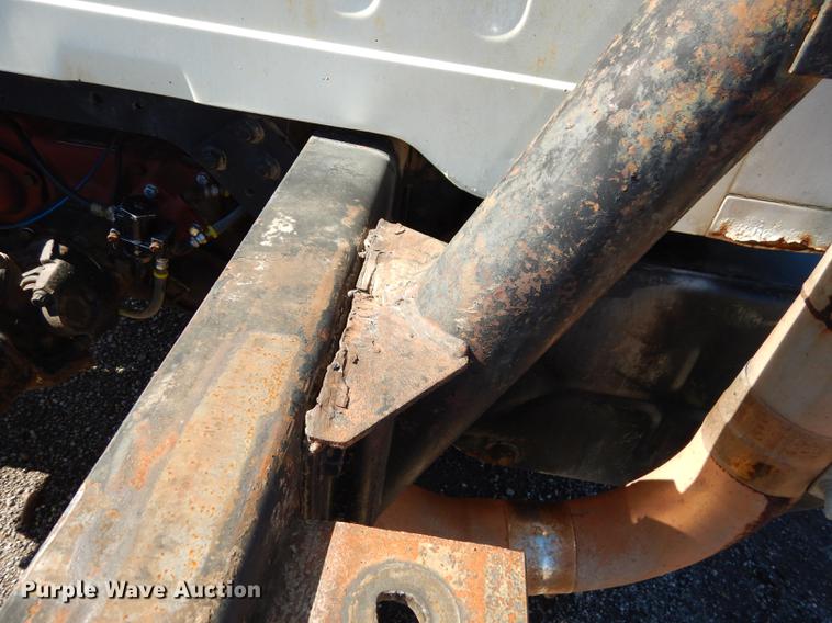 image for item J5661 1990 International 4900 truck chassis