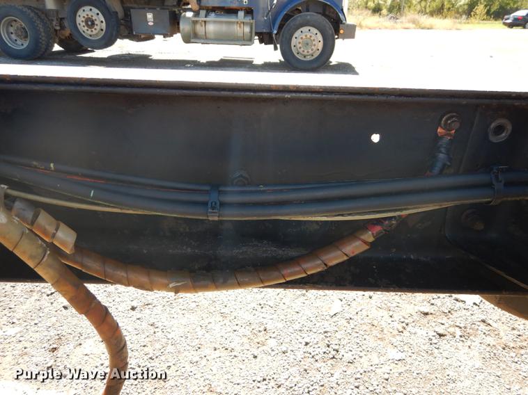 image for item J5661 1990 International 4900 truck chassis