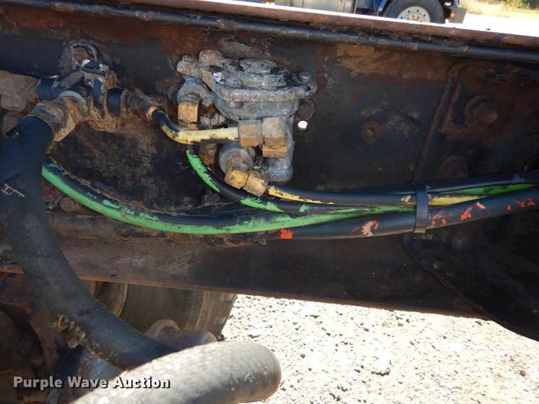 image for item J5661 1990 International 4900 truck chassis