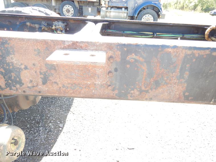 image for item J5661 1990 International 4900 truck chassis