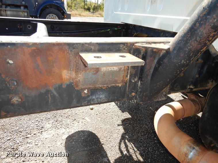 image for item J5661 1990 International 4900 truck chassis