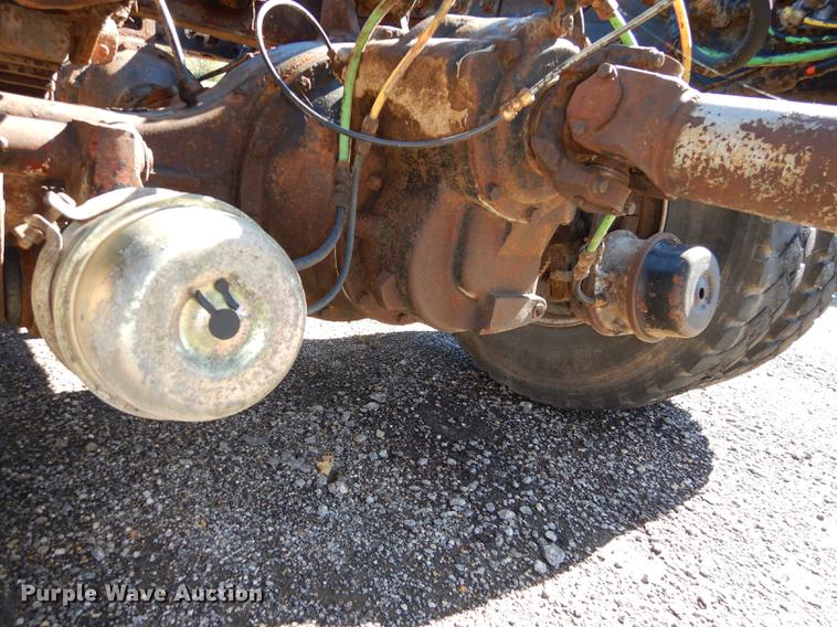 image for item J5661 1990 International 4900 truck chassis