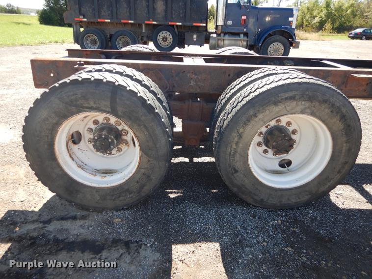 image for item J5661 1990 International 4900 truck chassis