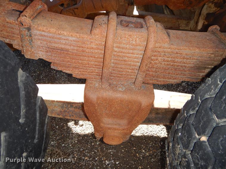 image for item J5661 1990 International 4900 truck chassis