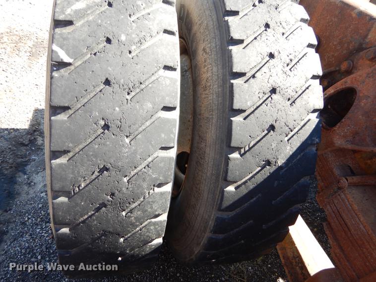 image for item J5661 1990 International 4900 truck chassis