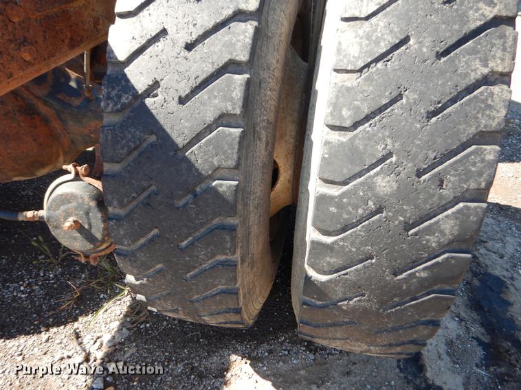 image for item J5661 1990 International 4900 truck chassis