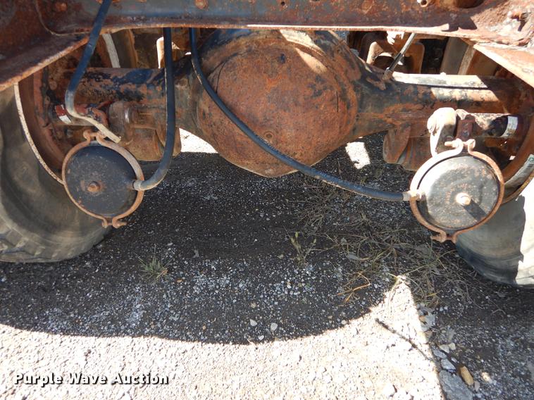 image for item J5661 1990 International 4900 truck chassis