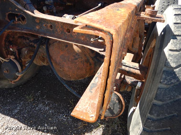 image for item J5661 1990 International 4900 truck chassis