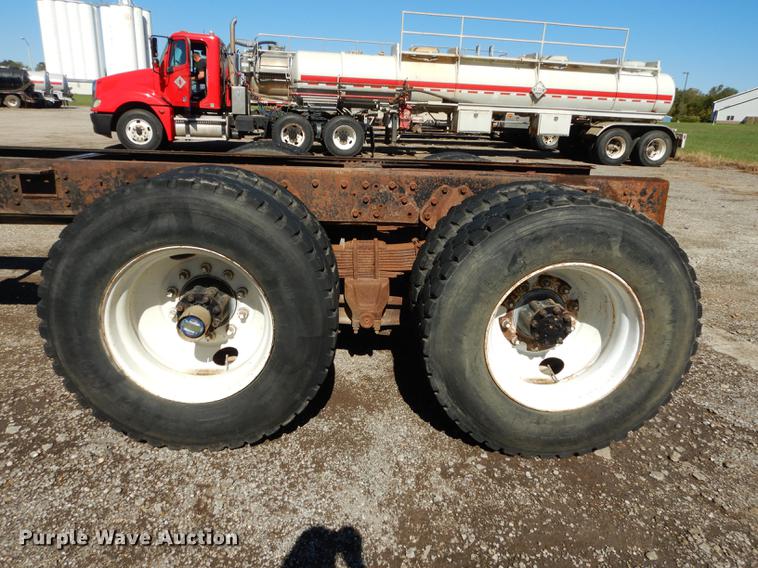 image for item J5661 1990 International 4900 truck chassis