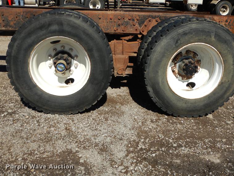 image for item J5661 1990 International 4900 truck chassis