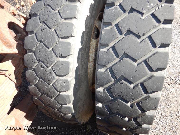 image for item J5661 1990 International 4900 truck chassis