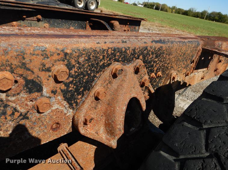 image for item J5661 1990 International 4900 truck chassis