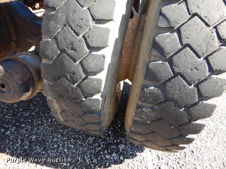 image for item J5661 1990 International 4900 truck chassis