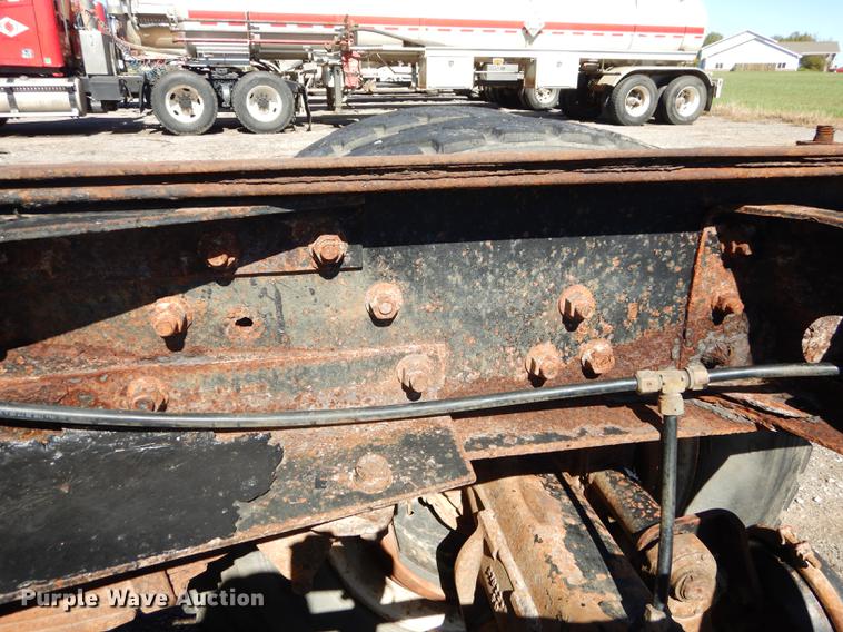 image for item J5661 1990 International 4900 truck chassis