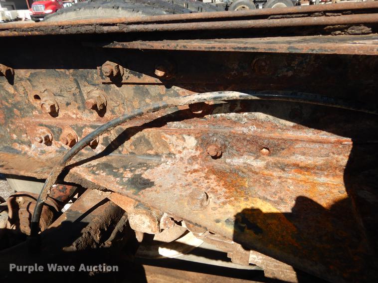 image for item J5661 1990 International 4900 truck chassis