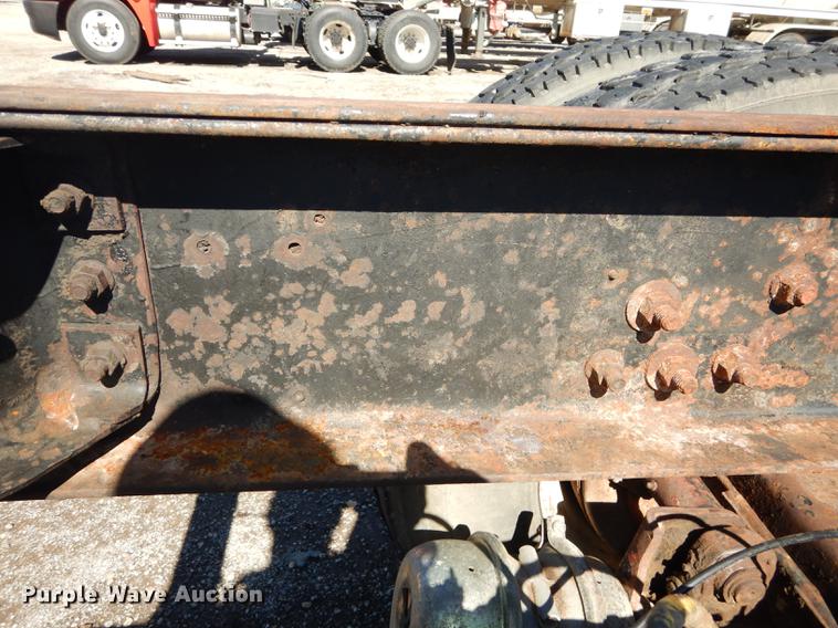 image for item J5661 1990 International 4900 truck chassis