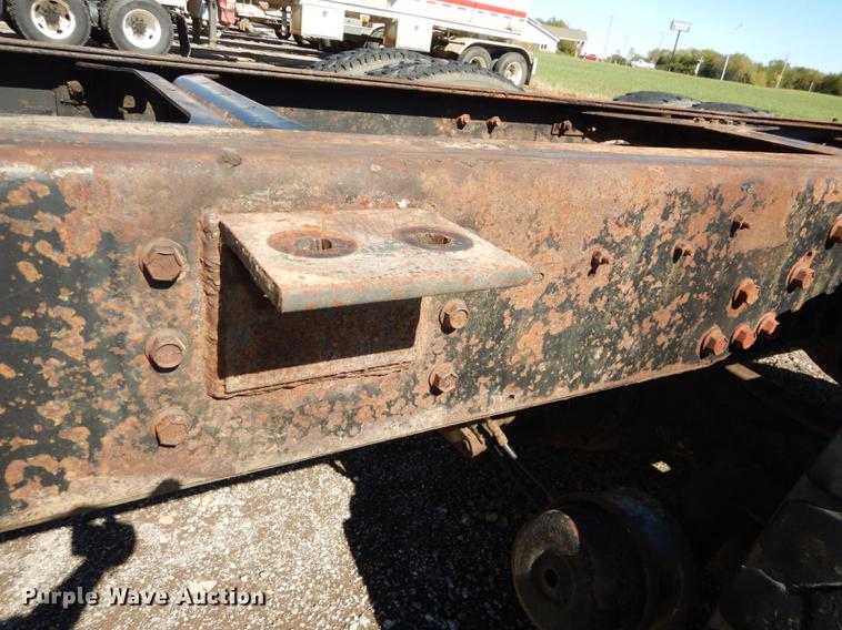 image for item J5661 1990 International 4900 truck chassis