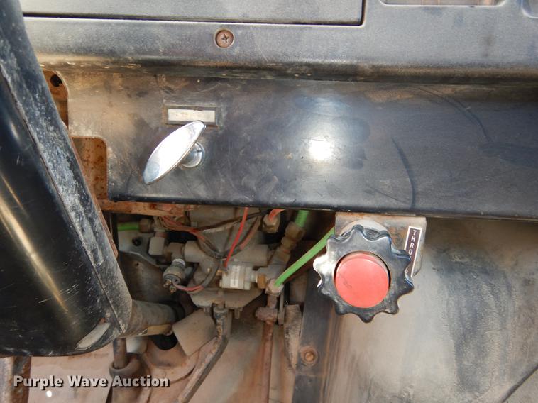 image for item J5661 1990 International 4900 truck chassis