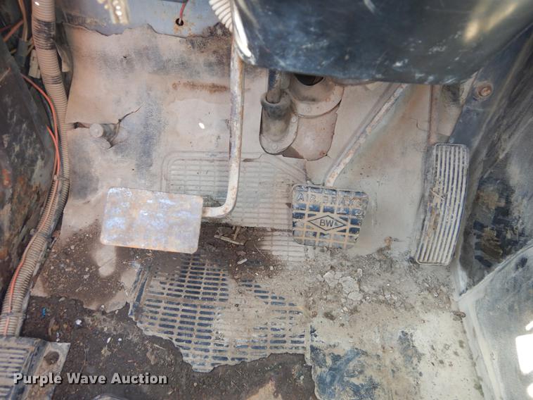 image for item J5661 1990 International 4900 truck chassis