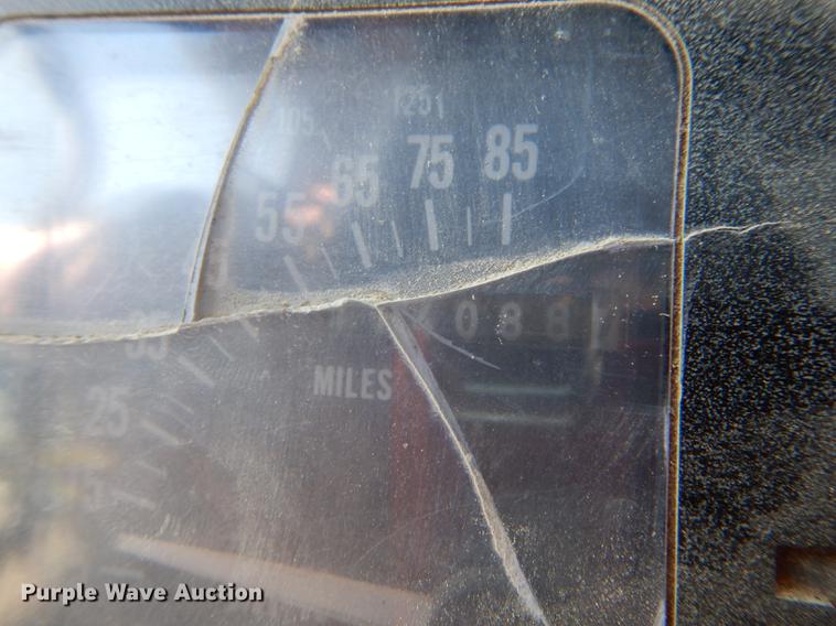 image for item J5661 1990 International 4900 truck chassis