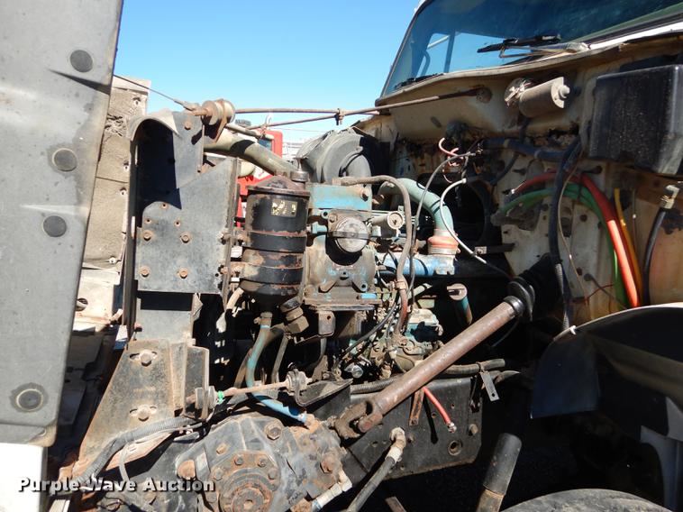 image for item J5661 1990 International 4900 truck chassis