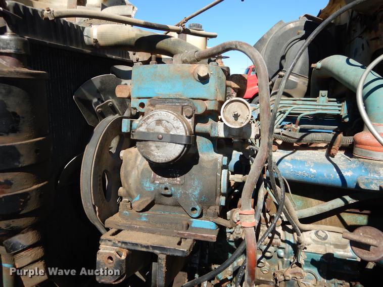 image for item J5661 1990 International 4900 truck chassis