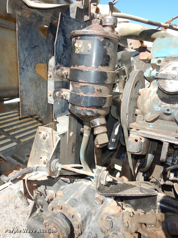 image for item J5661 1990 International 4900 truck chassis