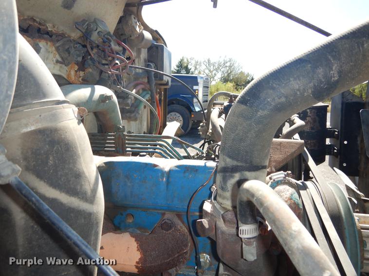 image for item J5661 1990 International 4900 truck chassis