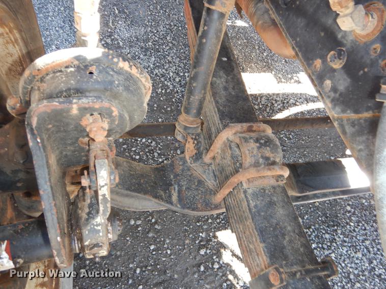 image for item J5661 1990 International 4900 truck chassis