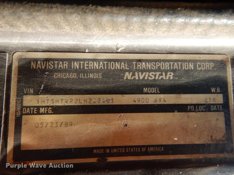 image for item J5661 1990 International 4900 truck chassis