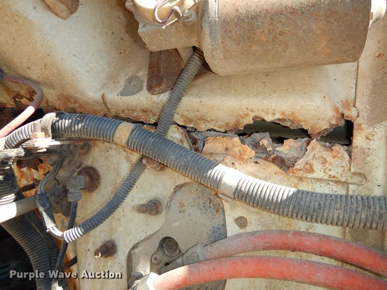 image for item J5661 1990 International 4900 truck chassis