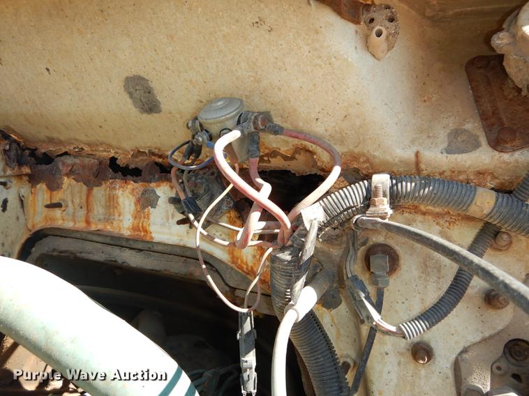 image for item J5661 1990 International 4900 truck chassis