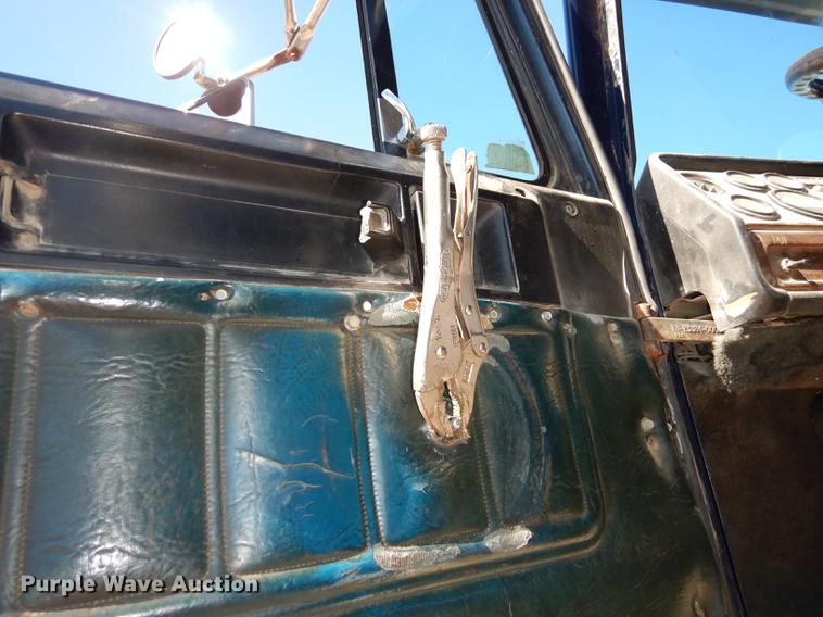 image for item J5662 1988 Freightliner FLC dump truck