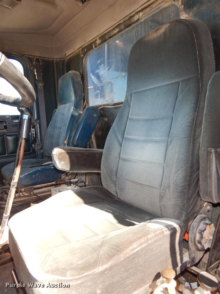 image for item J5662 1988 Freightliner FLC dump truck