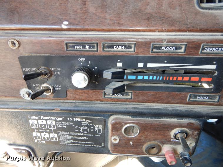 image for item J5662 1988 Freightliner FLC dump truck