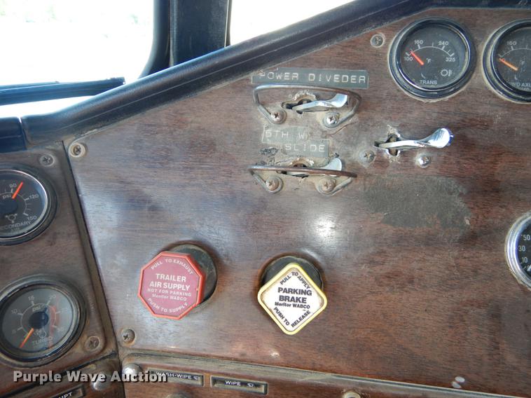 image for item J5662 1988 Freightliner FLC dump truck