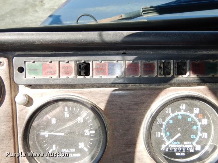 image for item J5662 1988 Freightliner FLC dump truck