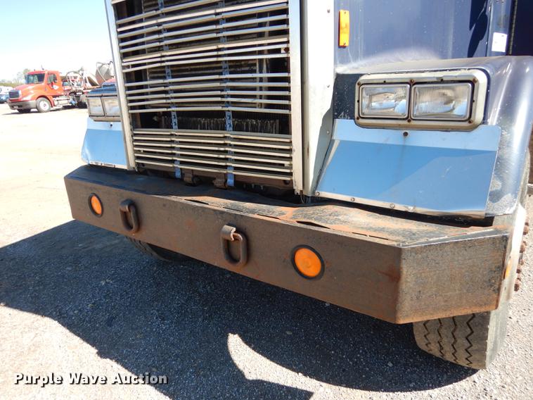 image for item J5662 1988 Freightliner FLC dump truck