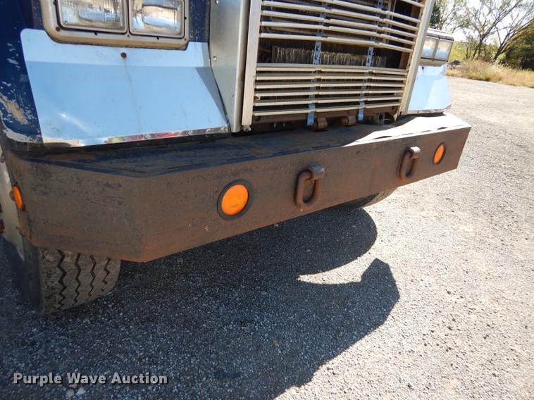 image for item J5662 1988 Freightliner FLC dump truck