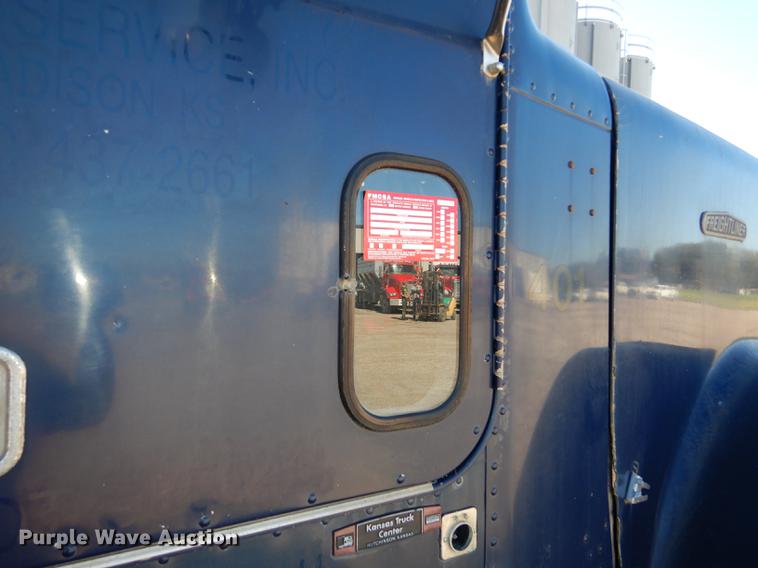 image for item J5662 1988 Freightliner FLC dump truck