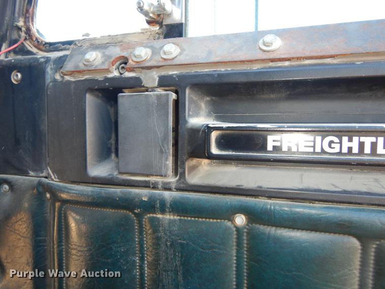 image for item J5662 1988 Freightliner FLC dump truck