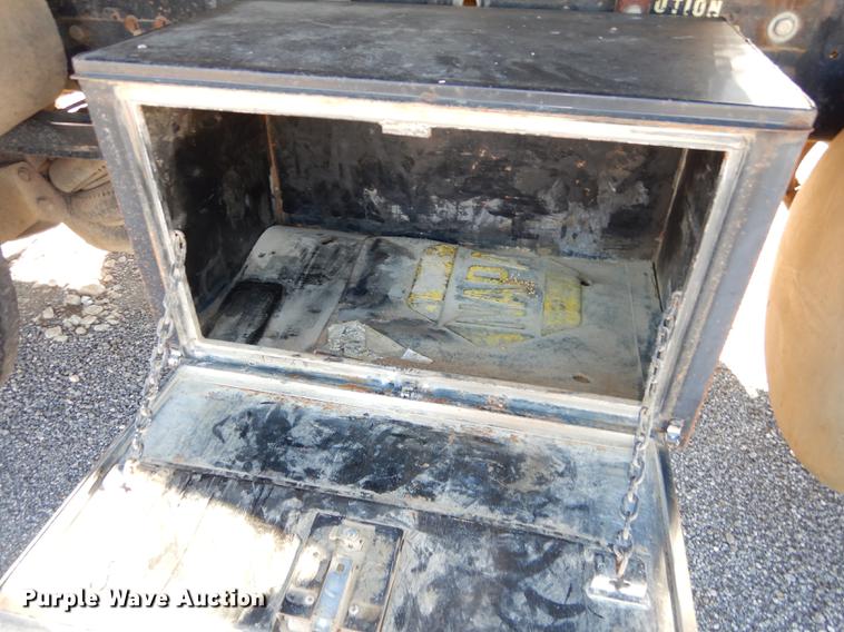 image for item J5662 1988 Freightliner FLC dump truck