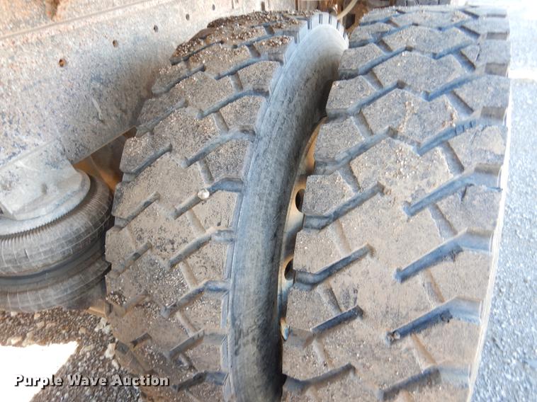 image for item J5662 1988 Freightliner FLC dump truck