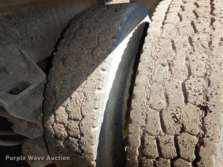 image for item J5662 1988 Freightliner FLC dump truck